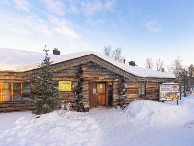 Kuukkeli Log Houses Teerenpesä