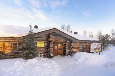 Kuukkeli Log Houses Teerenpesä - Superior Suite A49 Отели в г. Northern Lapland