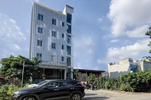 Status by Hotel the Emporio Hotels in Indirapuram