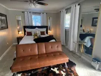 Stunning Cozy Downtown Guesthouse Hotels near H-E-B