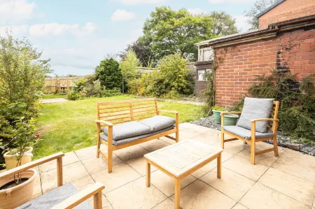 Host & Stay - Newton House Отели рядом с достопримечательностью «The Alnwick Garden»