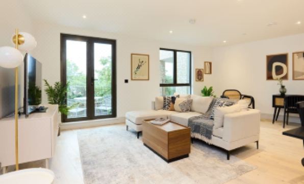 The South Wimbledon Place - Adorable 2Bdr Flat with Balcony