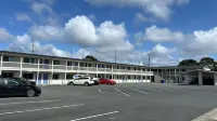Beachside Inn - parking