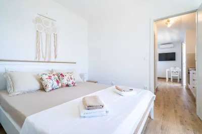 Apartments Lovro Hotels in Zaton