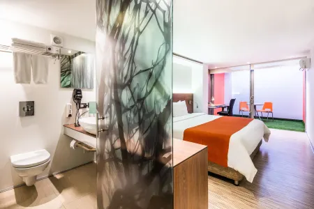 SHG Bogotá 100 Design Hotel Отели рядом с достопримечательностью «Carrera 7»