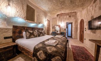 Capp Royal Cave Hotel