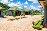 Golden Hills Lodge - Parkplatz