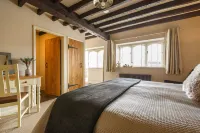 The Barns Hotels near Poplars Caravan & Chalet Park