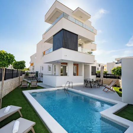 Nova Luxury Residence Apartment with Private Heated Pool