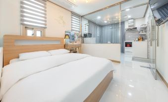 Nami Island Pig Dream Spa Pension