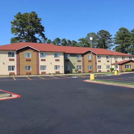 HomeTown Inn & Suites