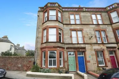 Joivy Luxury House with Patio Next to North Berwick Beach Отели рядом с достопримечательностью «British Heart Foundation»