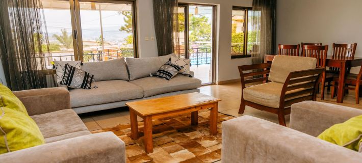 3-Bed Home Sleeps 6 with Free Parking Ξενοδοχεία στην πόλη Gasabo