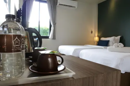 H Hotel Phrasing