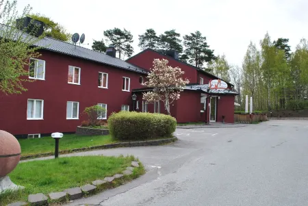 Slagsta Motell & Wärdshus Отели в г. Ботчюрка