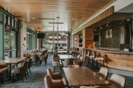 Summit Hotel at Big Sky Resort Отели в г. Биг Скай