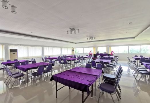 2. 펫 차암 플라자..