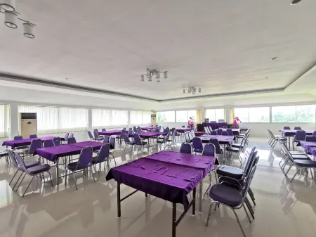 Phet Cha-am Plaza&Resort Отели рядом с достопримечательностью «Suwanmas Mongkol Temple»