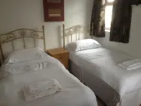 Beverley Inn & Hotel Các khách sạn gần The Point