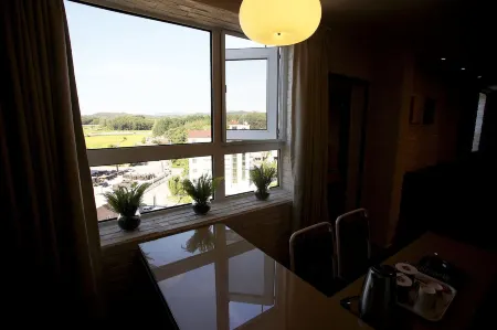 May Ave Отели рядом с достопримечательностью «Silleuksa»