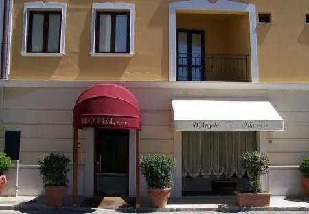 D'Angelo Palace Hotel Отели рядом с достопримечательностью «The Righteous of Sicily»