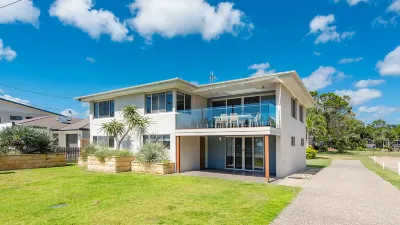 Nrma Woodgate Beach Holiday Park Hotel in zona military and memorabilia museum