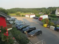 Hotel Zur Burg Nürburg Large Car Park - Parking