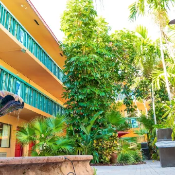 Ft. Lauderdale Beach Resort Hotel Отели в г. Форт-Лодердейл