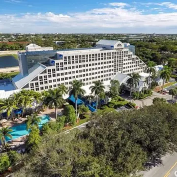 DoubleTree by Hilton Deerfield Beach Boca Raton Hotels near FAU Stadium