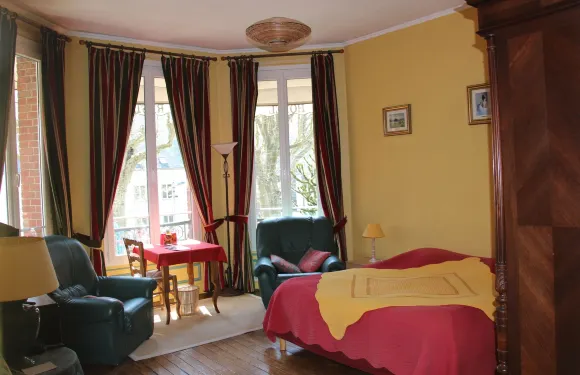 巴黎酒店 - 酒館美食