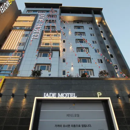 Jade Hotel