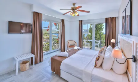 Livia Hotel Kaş Отели рядом с достопримечательностью «Antiphellos Ancient City»