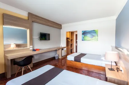 Asia Lampang Hotel Отели рядом с достопримечательностью «Wat Chedi Sao Lang»