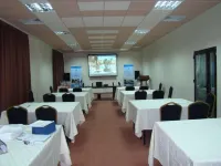 Hotel Helin Aeroport - Craiova - พร้อมอาหารเช้า