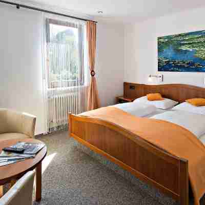 Hotel Weinhaus Weis Rooms