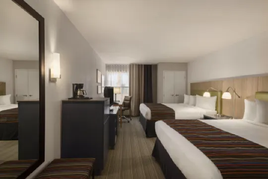 GreenTree Inn & Suites Phoenix Sky Harbor