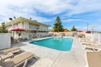 Motel 6 Klamath Falls, or Hotels in Altamont