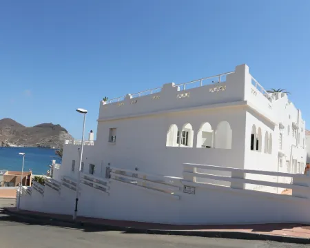 Apartahotel Vistamar San José ニハルのホテル