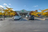Holiday Inn Express & Suites OSHKOSH-SR 41 by IHG - Bãi đậu xe