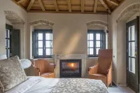 Moni Emvasis Luxury Suites - balcony