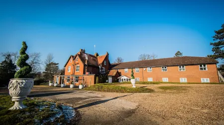 Gray Manor Hotel Отели рядом с достопримечательностью «Стоунхендж»