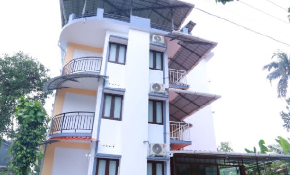 Base9 Cochin Airport Hotel - Housity