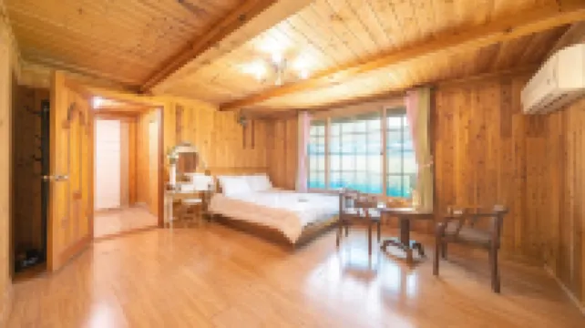 加平金城堡旅館 鄰近晨靜園藝樹木園的酒店