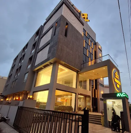 Kings Kraft Tremezzo Inn, Somnath Отели рядом с достопримечательностью «Veraval Seafront»