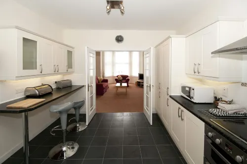 Cunard Apartments - Kitchenette