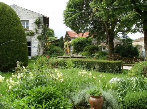 A l'Antan - la Ferme d'Octave Hotels in Asnieres-la-Giraud