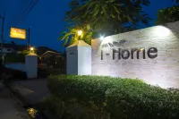 I-Home Residence and Hotel - Parkering