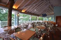 Tropical Lagoon Resort فنادق في Drapers