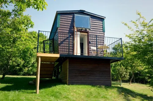 Extraordinary Huts Ltd Hotels in Udimore