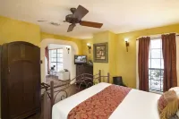 Lakehouse Bed and Breakfast Hotels in Canyon Lake